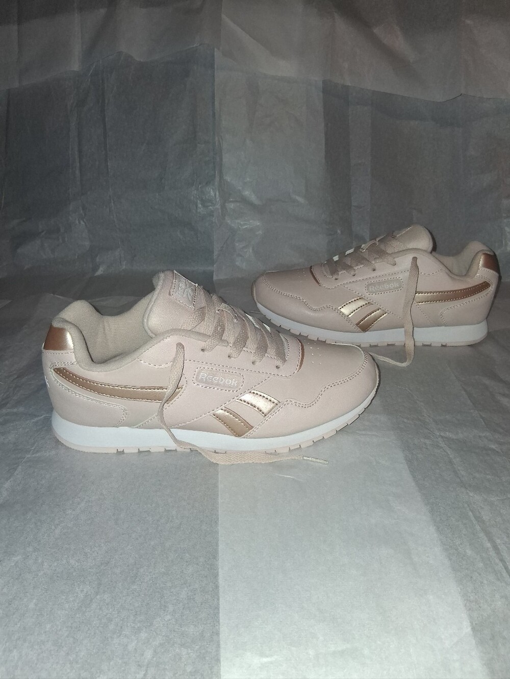 Reebok Classic Rose Gold Sneakers, Women 7.5 - Picture 9 of 9